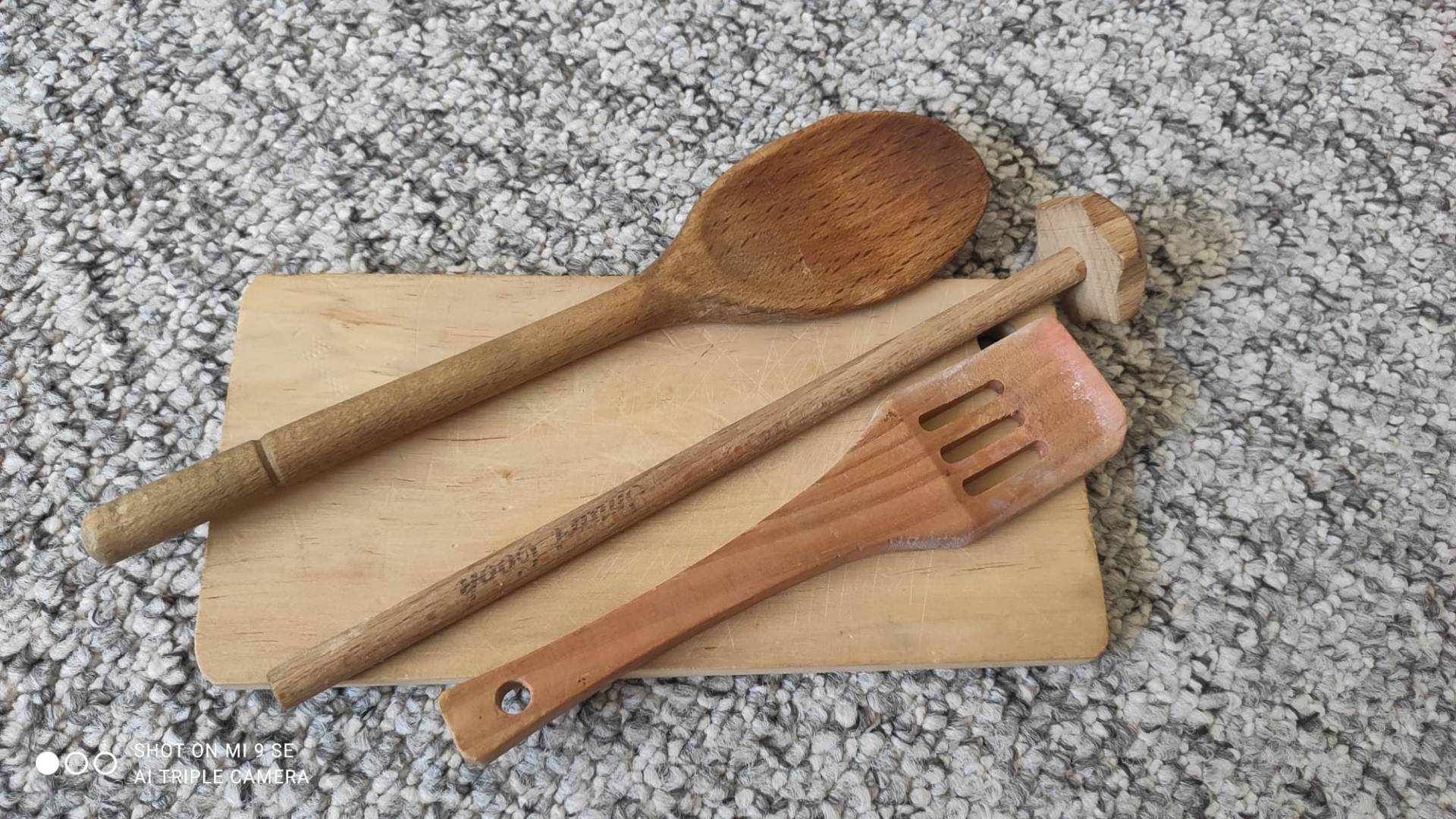 Nádobí dřevěné pro děti (prkýnko, měchačka, kvedlačka a obracečka)